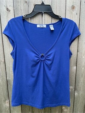 Q&A Women's Royal Blue Short Sleeve Ring-Detail Top - Large